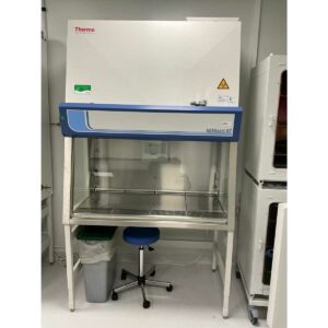 2018 THERMO SCIENTIFIC KS 12 HERASAFE Poste de sécurité microbiologique