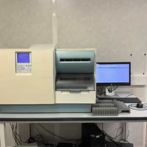 Automate d’identification bactérienne et d’antibiogramme BIOMERIEUX VITEK 2